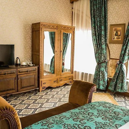Jasmine Court Hotel 4*