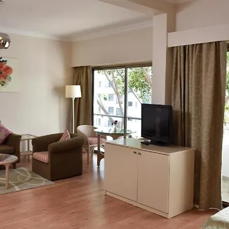 Jasmine Court Кирения