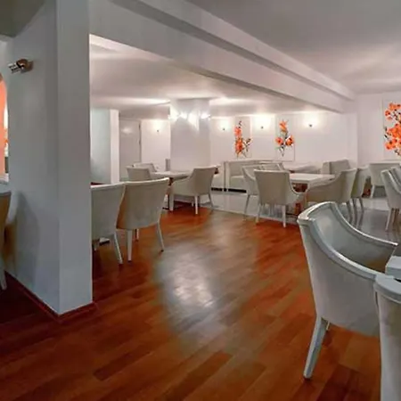 Отель Jasmine Court
