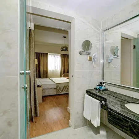 Jasmine Court & Superb Location & View ! 4*