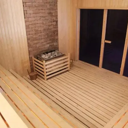 Jasmine Court Hotel 4*