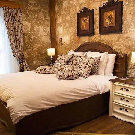 Jasmine Court كيرينيا