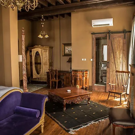 Jasmine Court فندق كيرينيا